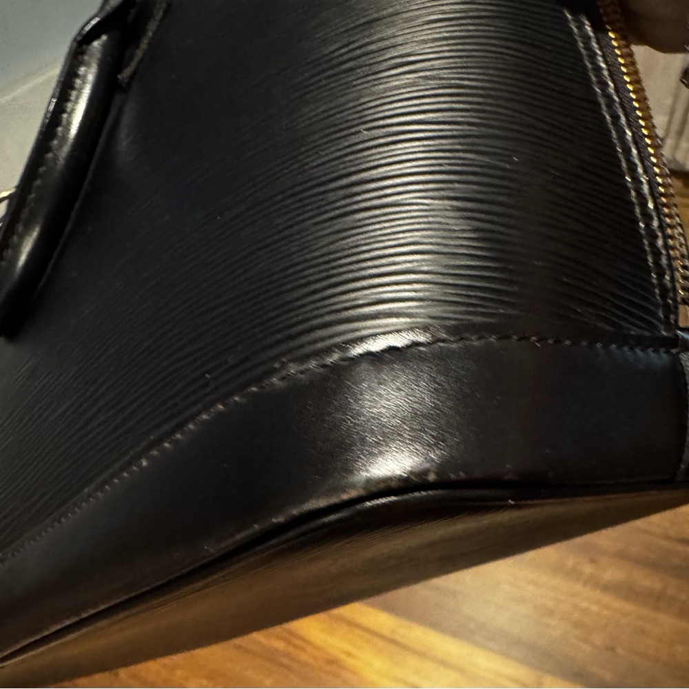 Louis Vuitton Black Epi Leather Alma PM - Picture 4 of 13